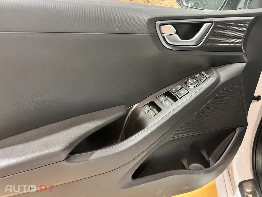 Hyundai IONIQ 1.6 GDI PHEV — fotografia 7