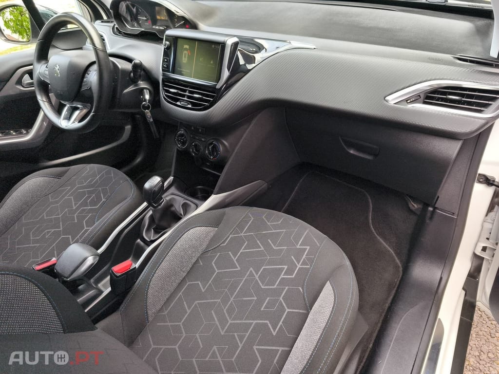 Peugeot 2008 1.2 PureTech Style