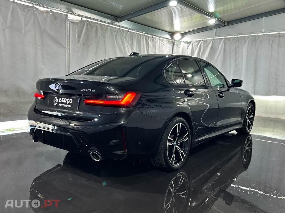 BMW 330 e Pack Desportivo M Auto