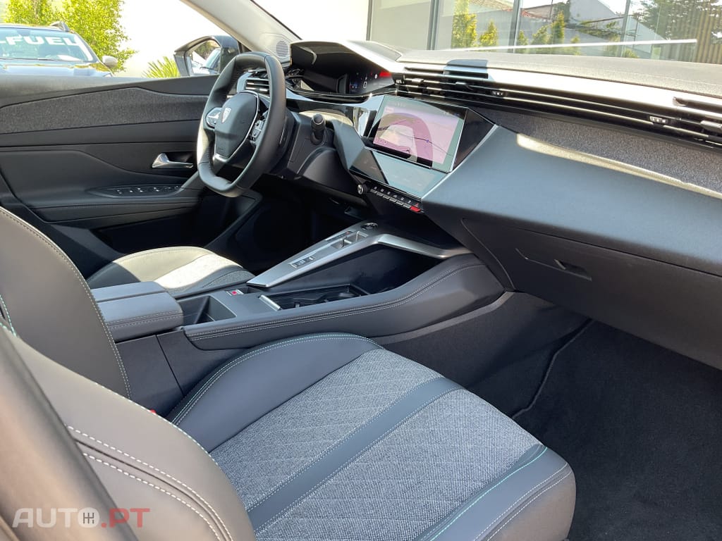 Peugeot 408 1.2 PureTech Allure EAT8