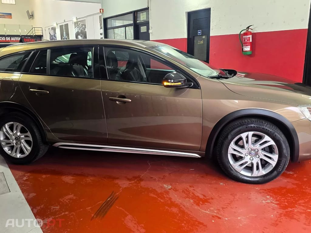 Volvo V60 Cross Country 2.0 D3 Momentum
