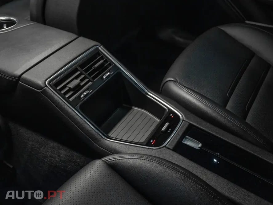 Porsche Panamera 4 E-Hybrid Platinum Edition
