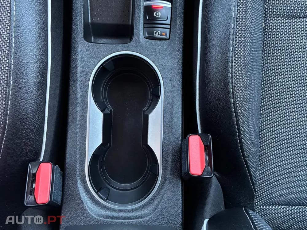 Renault Captur 1.6 HYBRID E-TECH INTENS