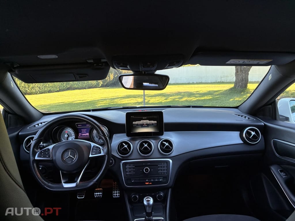 Mercedes-Benz CLA 180 AMG Line