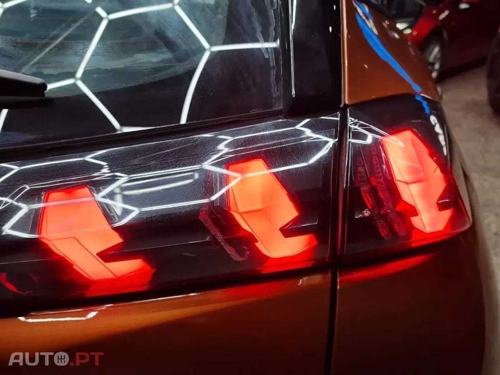 Peugeot E-2008 50 kWh Active Pack