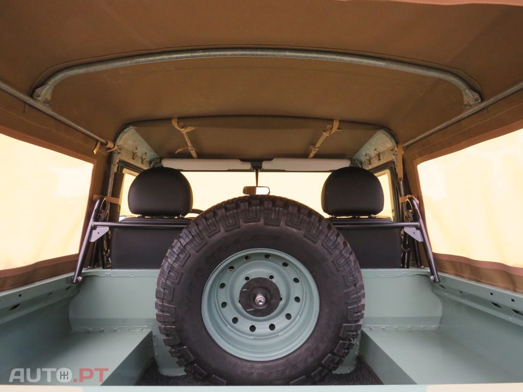 Land Rover Defender TD4 PUMA HERITAGE