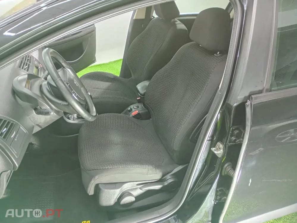 Citroën C4 1.6 HDi Exclusive — fotografia 14