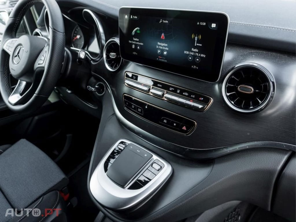 Mercedes-Benz EQV 300 Long MBUX Navi I.V.A DEDUTÍVEL 