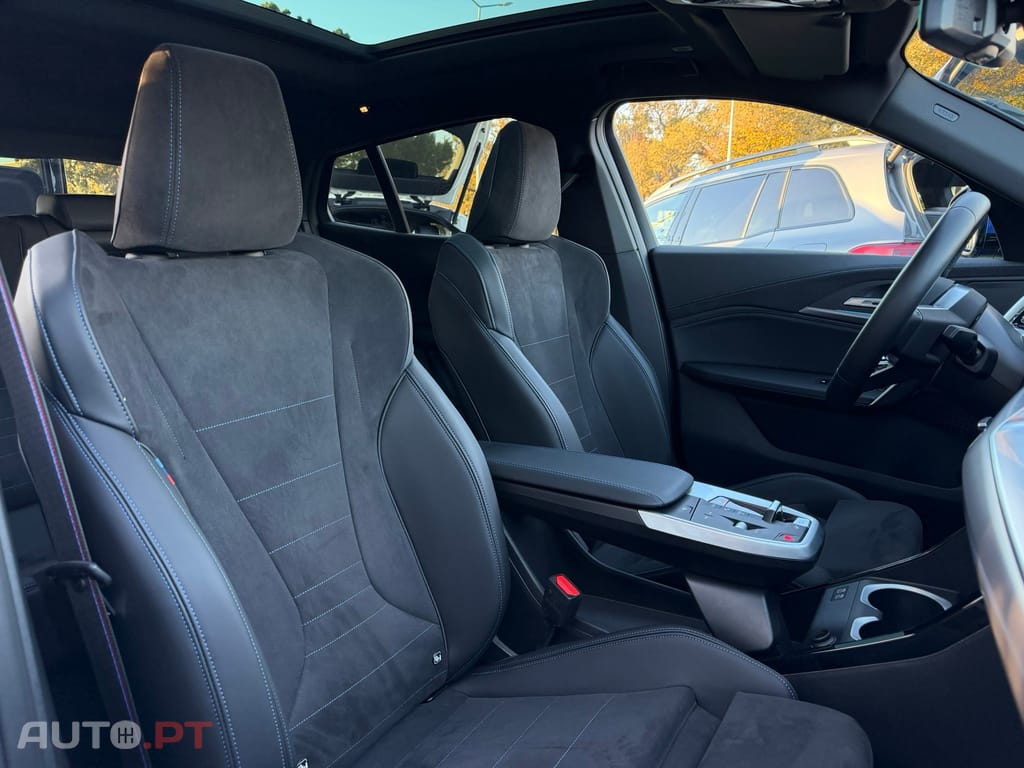 BMW iX2 eDrive20 Pack Desportivo M Pro