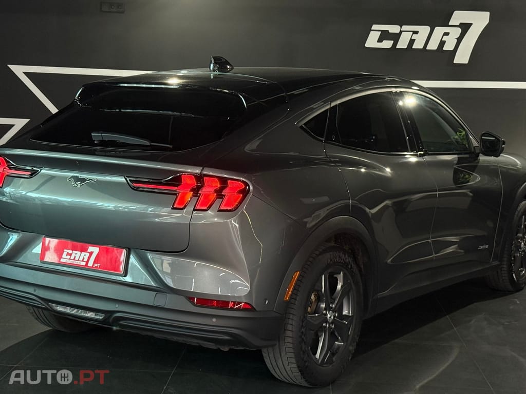 Ford Mustang Mach-E 72.6 kWh Base