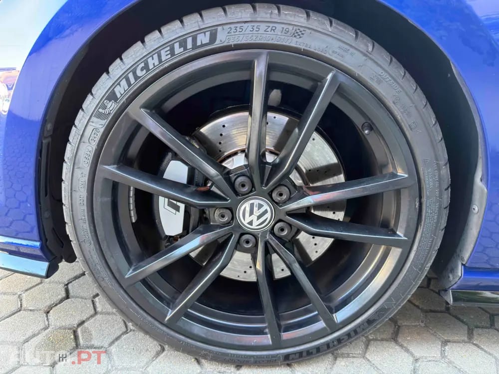 Volkswagen Golf R 4Motion (BlueMotion )
