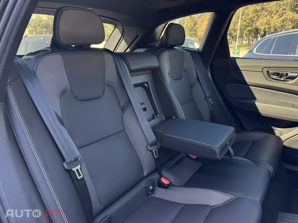 Volvo XC60 2.0 T6 PHEV Black Edition AWD