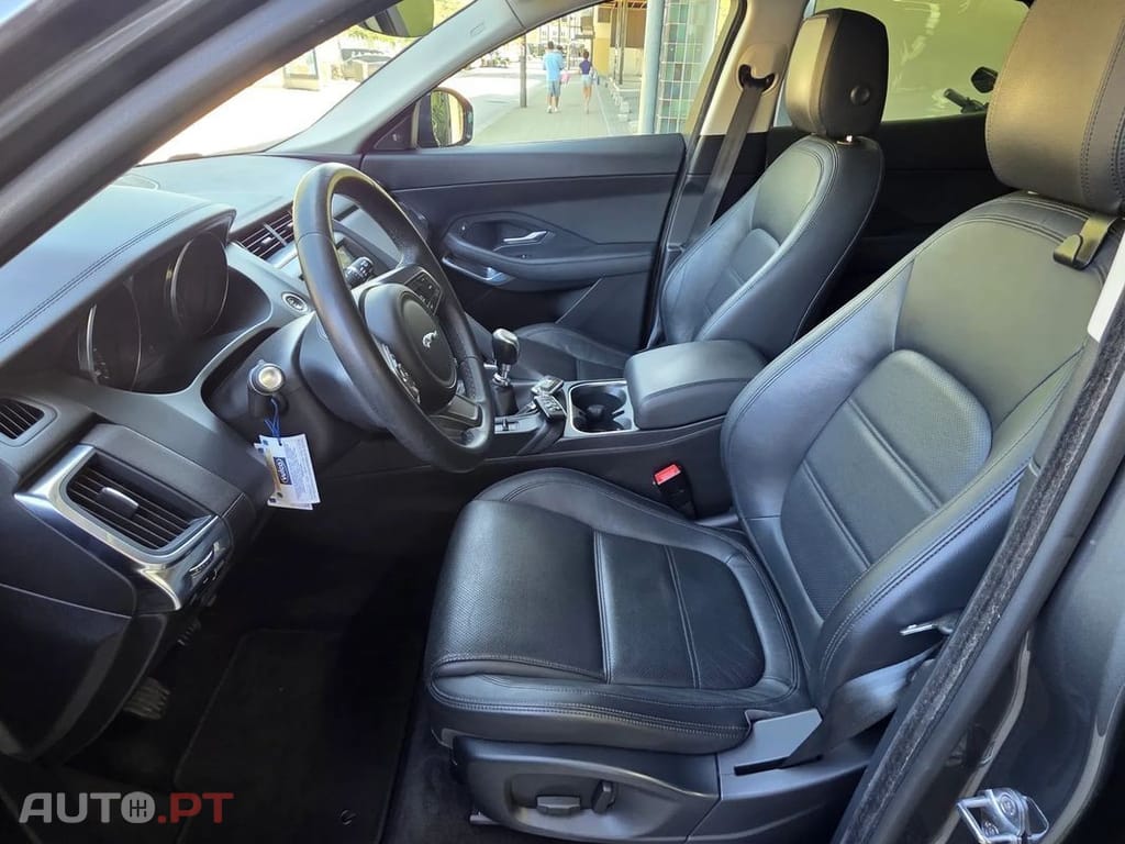 Jaguar E-Pace 2.0 i4D R-Dynamic S — fotografia 13