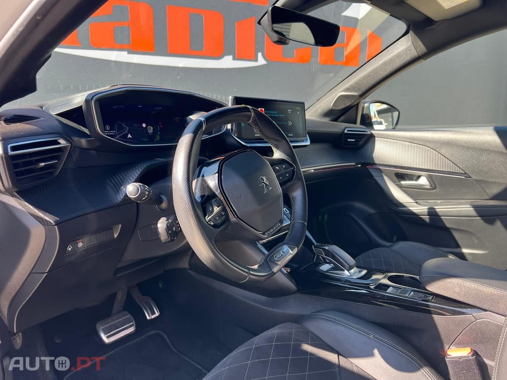Peugeot E-208 50 kWh GT Pack
