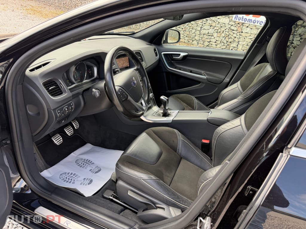 Volvo V60 2.0 D3 R-Design