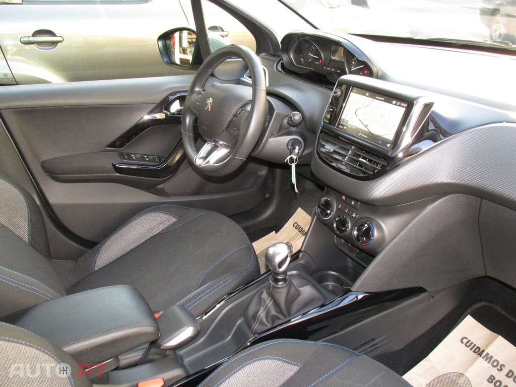 Peugeot 2008 1.2 PureTech Signature
