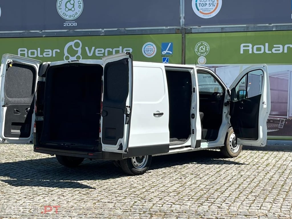 Nissan NV300 3 LUGARES L1 H2