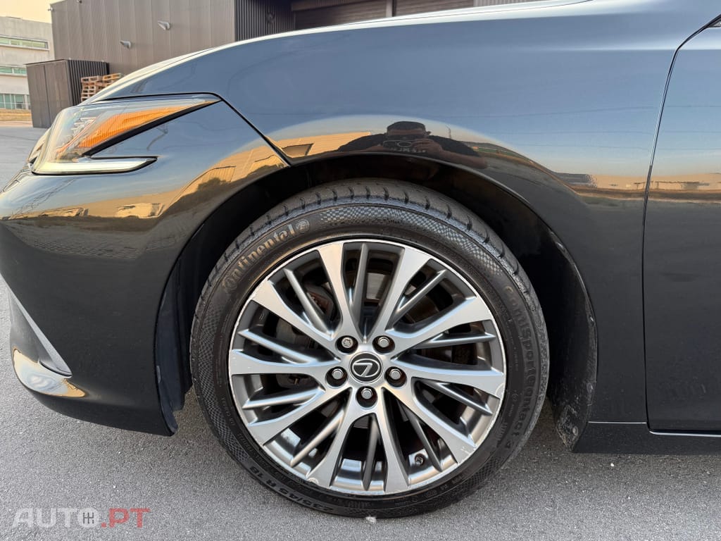 Lexus ES Executive+