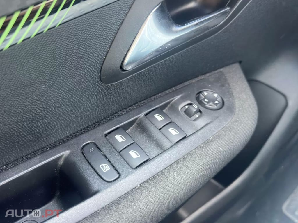 Peugeot 208 1.2 PureTech Active Pack — fotografia 10