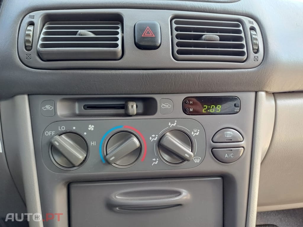 Toyota Corolla Sedan 1.3 Terra AC