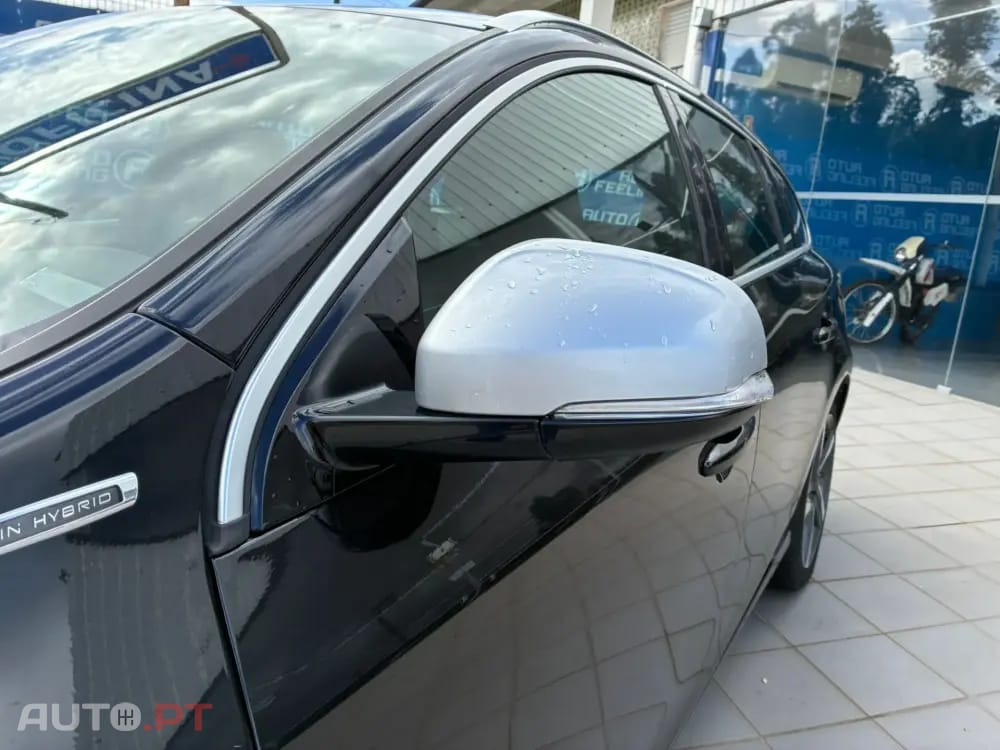 Volvo V60 2.4 D6 R-Design Momentum AWD Phev