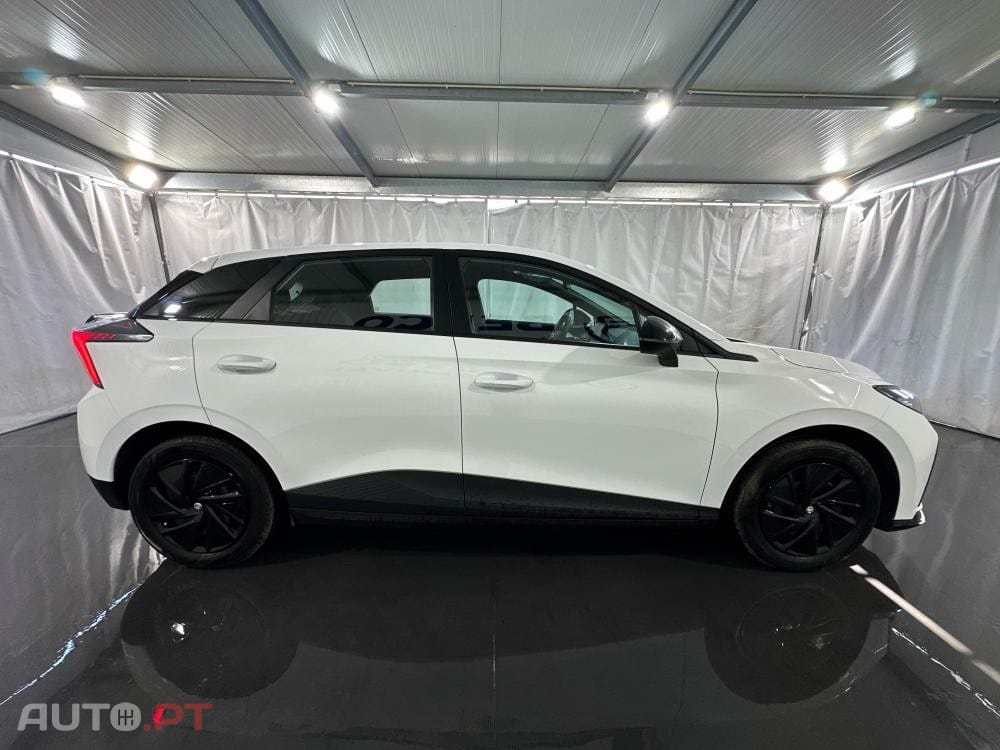 MG MG4 51 kWh Standard