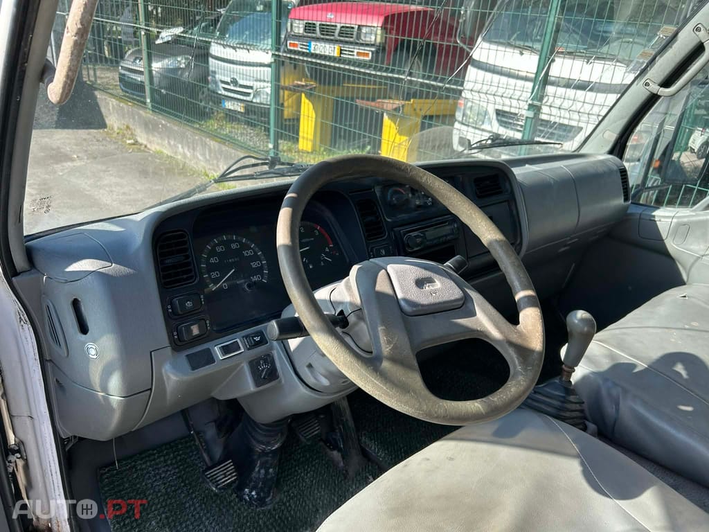Mitsubishi Canter FE649 3.9 DI-D 7 Lugares