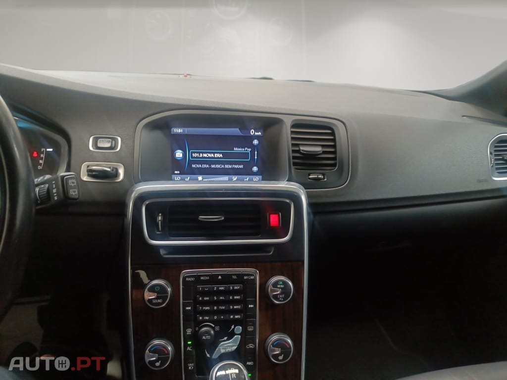 Volvo V60 2.4 D6 Momentum AWD Phev