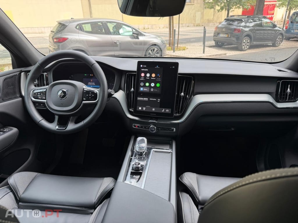 Volvo XC60 T6 AWD Recharge Plus Black Edition
