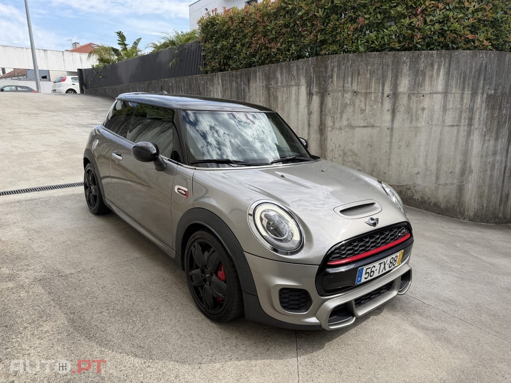 MINI Cooper John Cooper Works Auto Desportiva