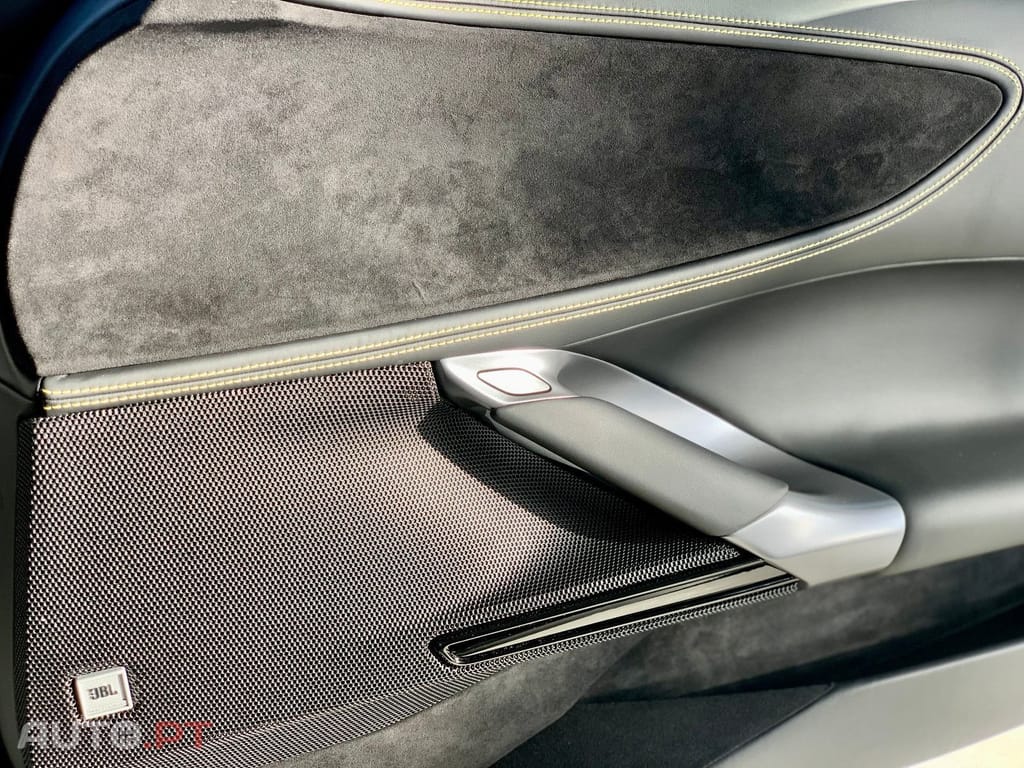 Ferrari SF90 Stradale Carbon/Lift/Racing