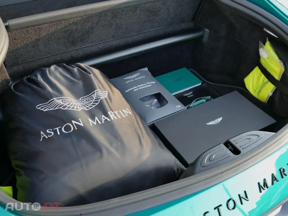 Aston Martin Vantage Coupé V8