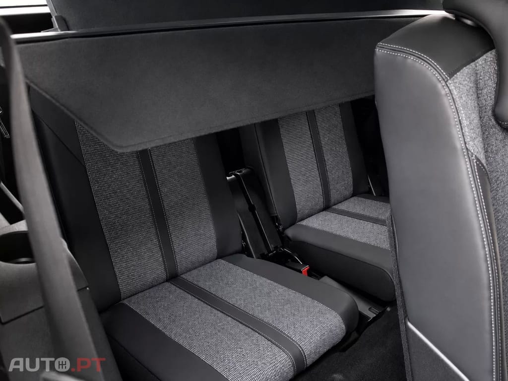Peugeot 5008 1.6 BlueHDi Allure J17 — fotografia 30