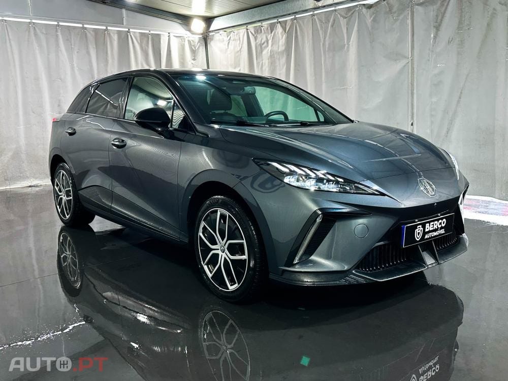 MG MG4 77 kWh Extended Range Luxury