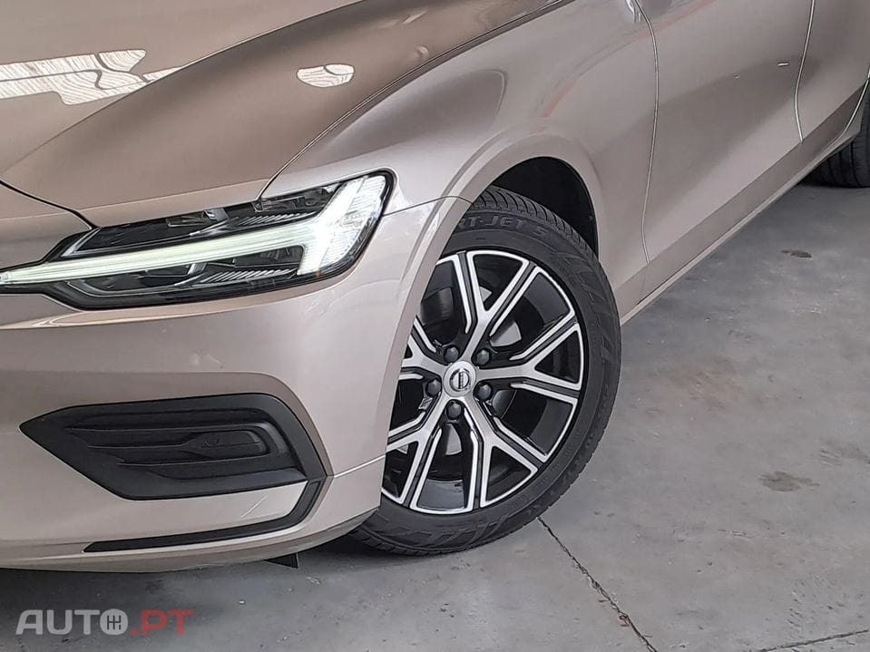 Volvo V60 2.0 B4 Momentum Core Geartronic