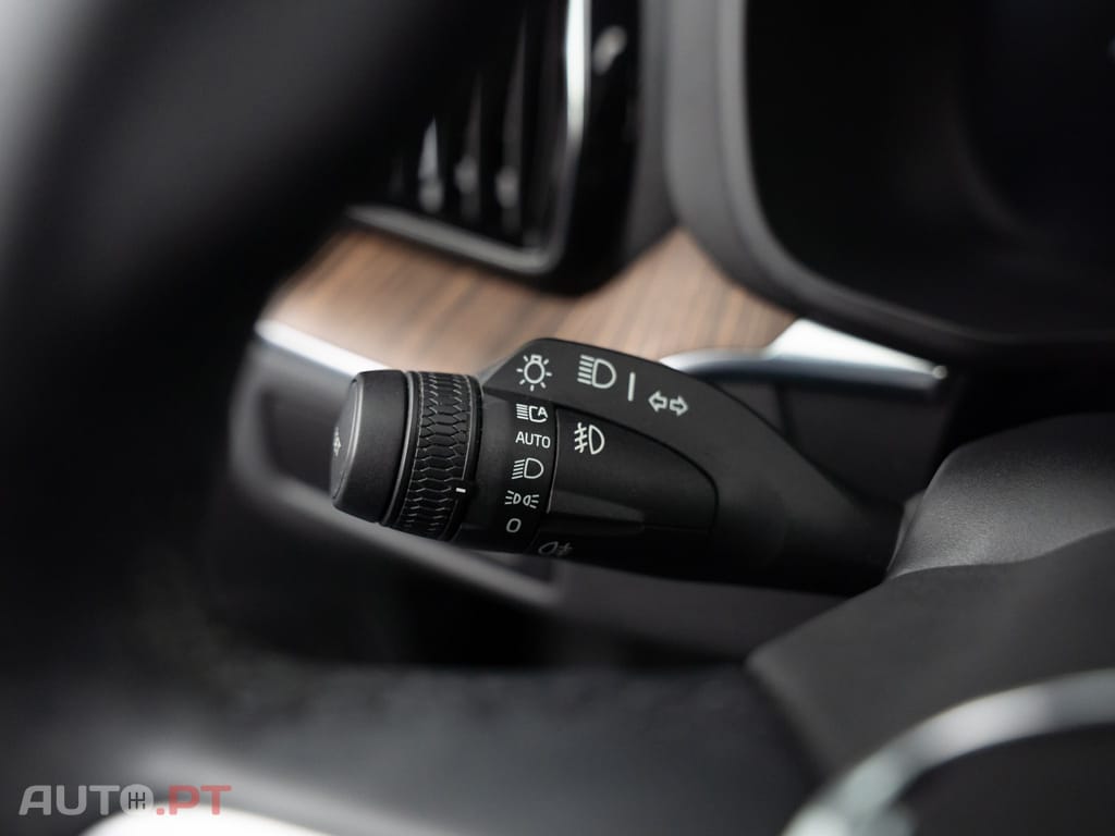 Volvo XC60 2.0 T6 PHEV Plus Dark