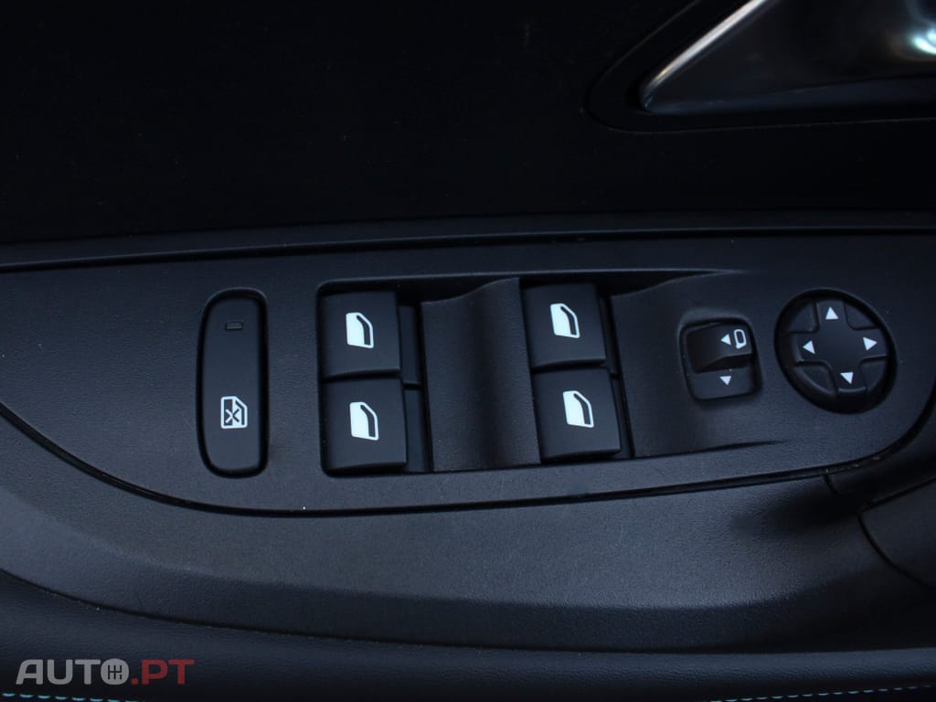 Peugeot 2008 1.2 PureTech Allure EAT8