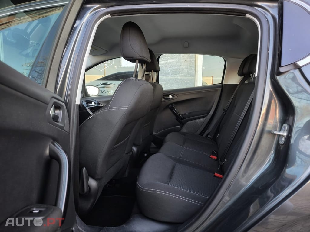 Peugeot 208 1.2 PureTech Allure EAT6