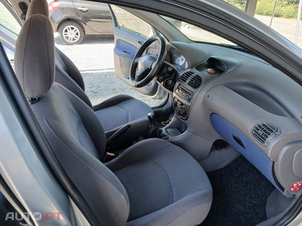 Peugeot 206 1.1