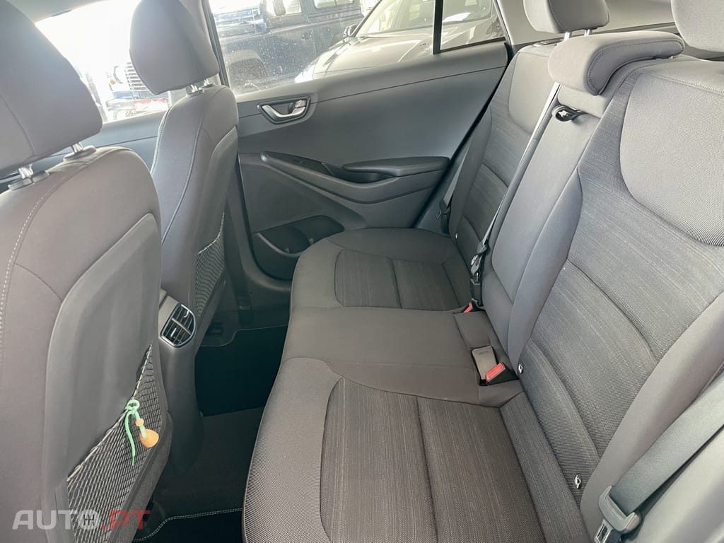 Hyundai Ioniq 1.6 GDI HEV Hybrid Tech