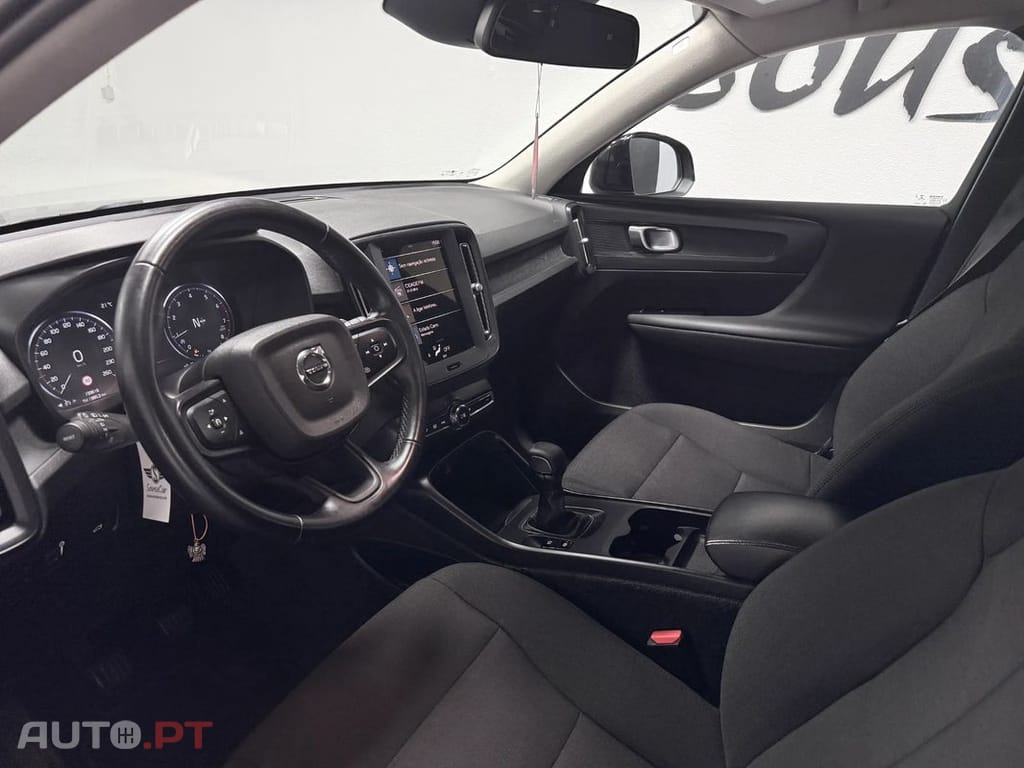 Volvo XC40 1.5 T2 Momentum Plus