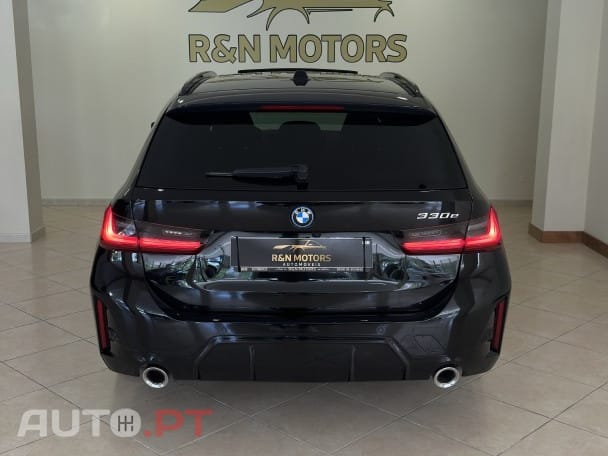 BMW 330 e Pack M Auto — fotografia 9