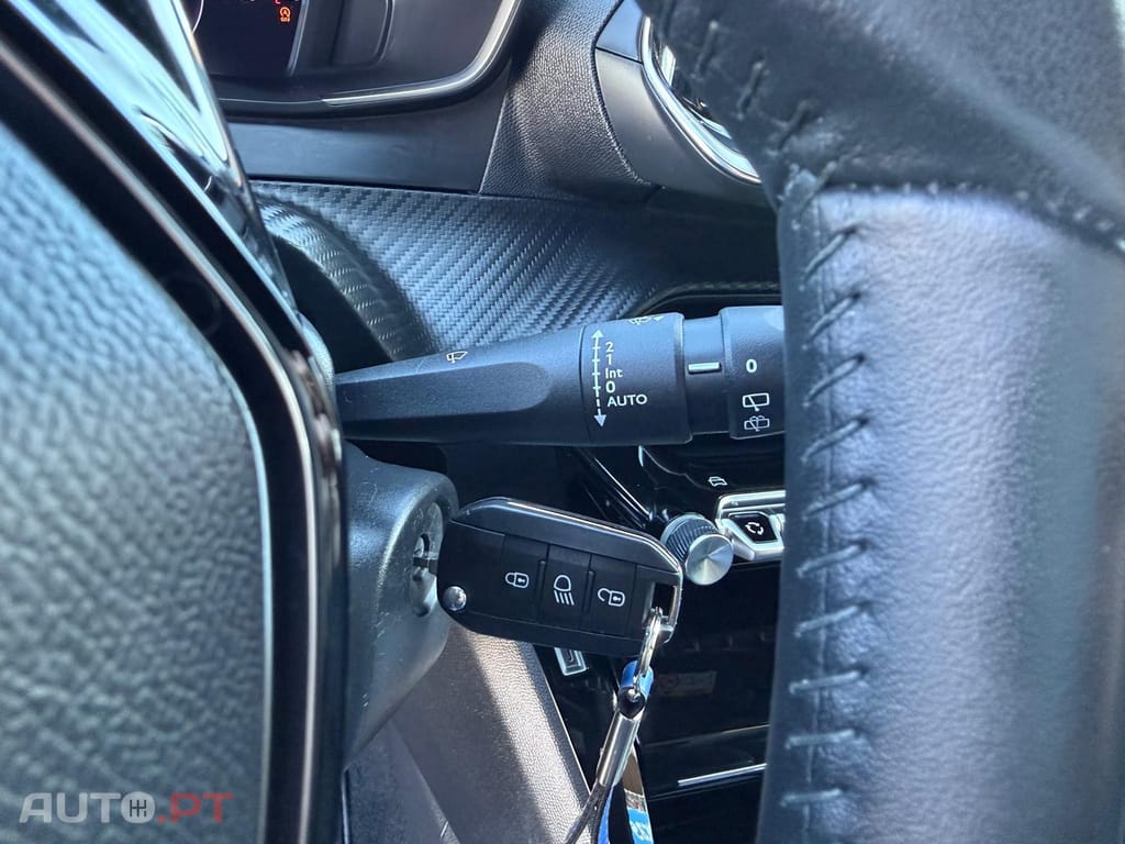 Peugeot 2008 1.2 PureTech Allure