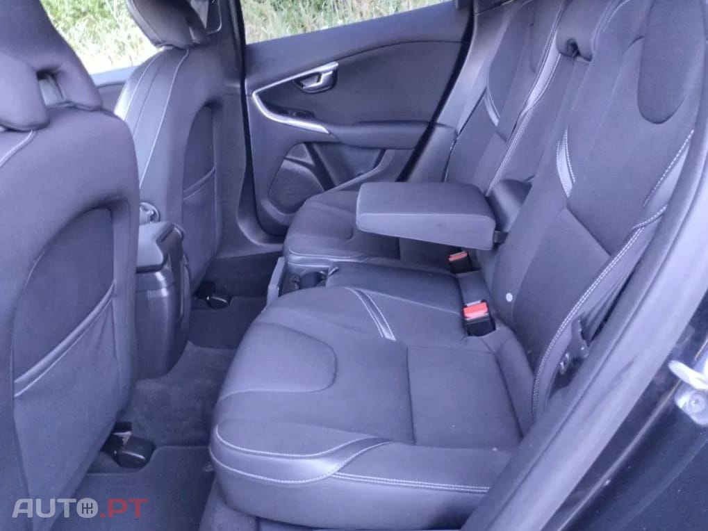 Volvo V40 2.0 D4 R-Design Summum