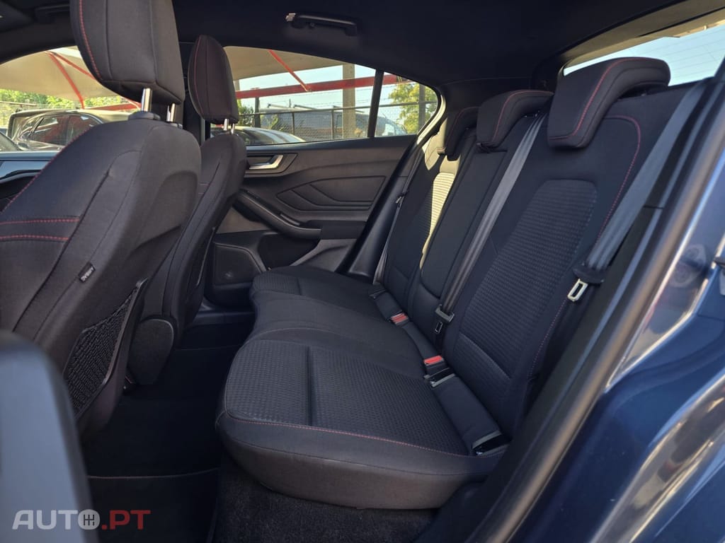 Ford Focus 1.0 EcoBoost Hybrid ST-LINE