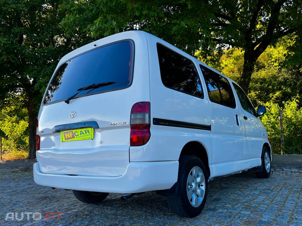 Toyota HiAce 9 Lugares