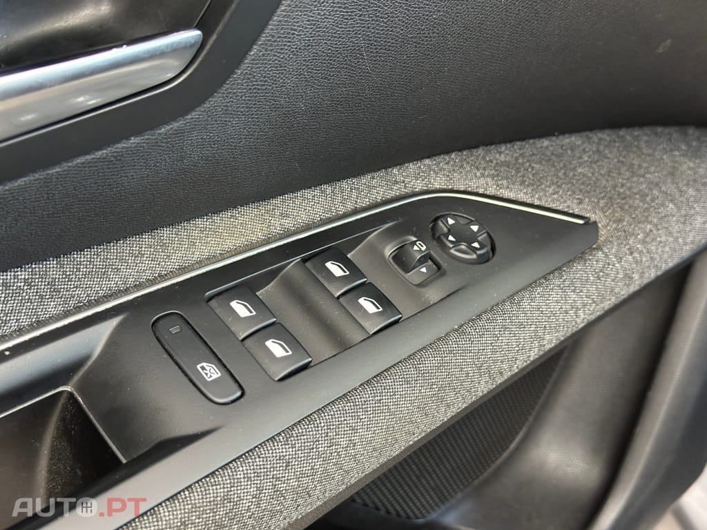Peugeot 3008 1.6 HDi Active Pack Business — fotografia 18