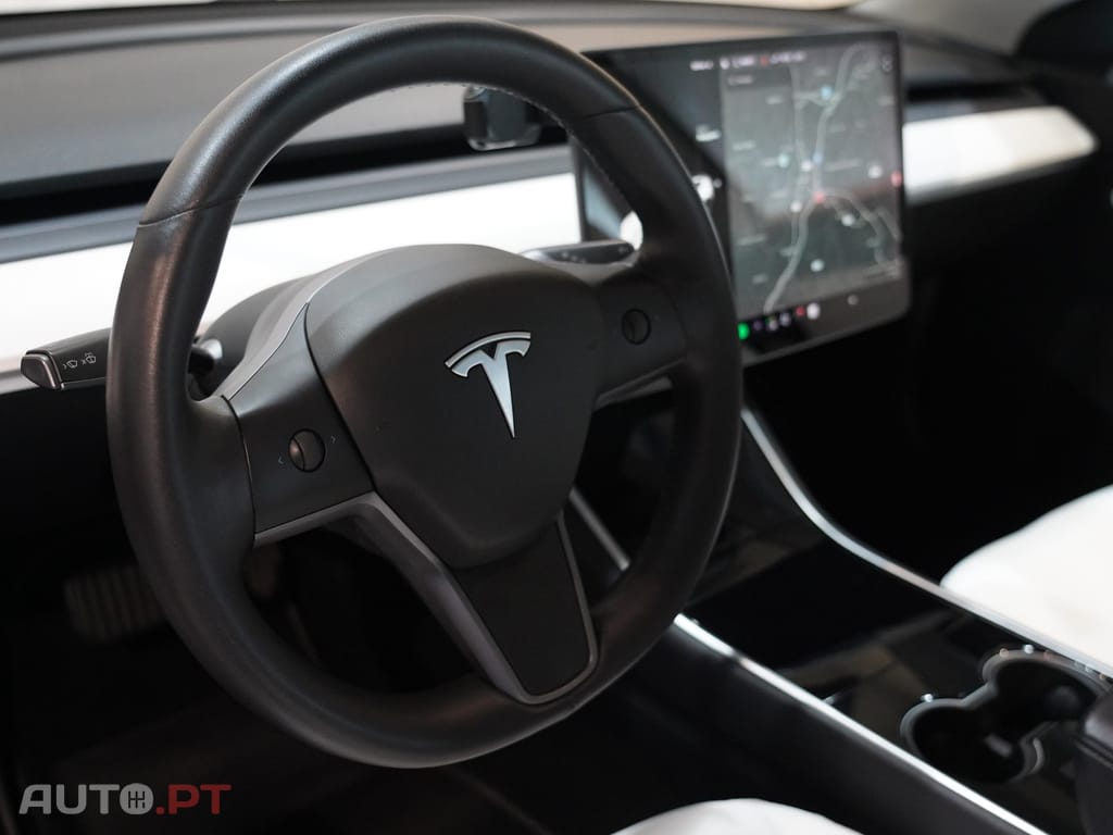 Tesla Model 3 Tração Traseira
