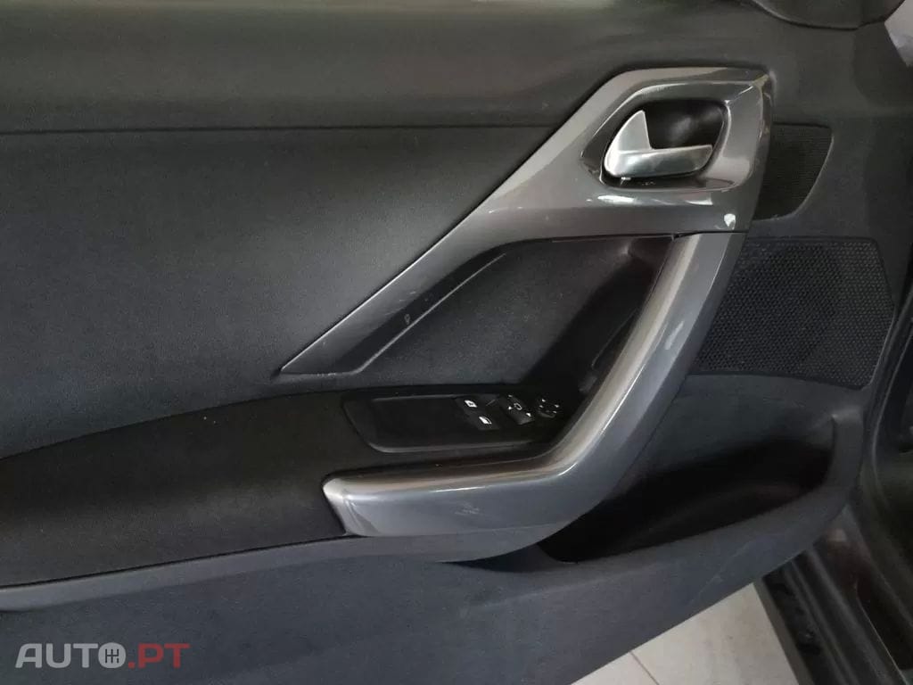 Peugeot 2008 1.2 PureTech Allure