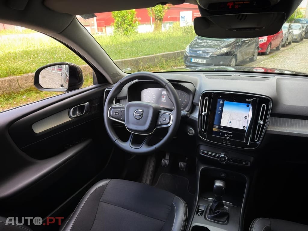 Volvo XC40 2.0 D3 Momentum Plus